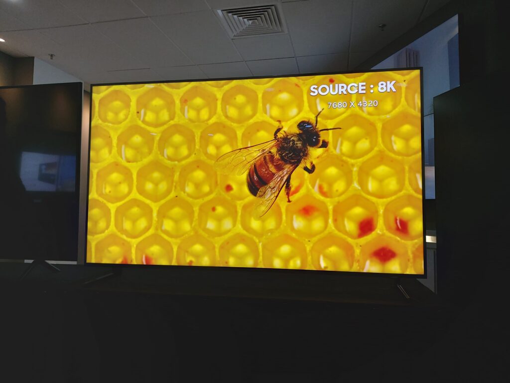 Samsung QLED 8K TV Hands On 5 8