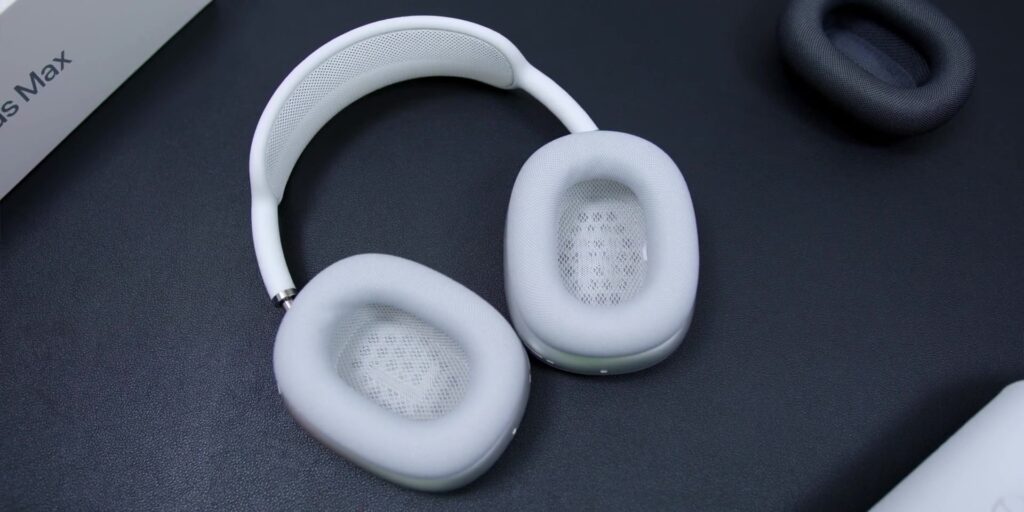 AirPods Max Review: Truly MAX Quality? 🤔 A Musician's Perspective 8 BQ 7 front 1080p AirPods Max Review.mp400014