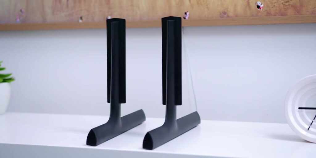 R1 Stand 1080p 6 Reasons To Get The Samsung Frame 2021.mp400008