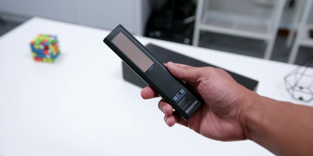R6 remote solar back 1080p 6 Reasons To Get The Samsung Frame 2021.mp400026