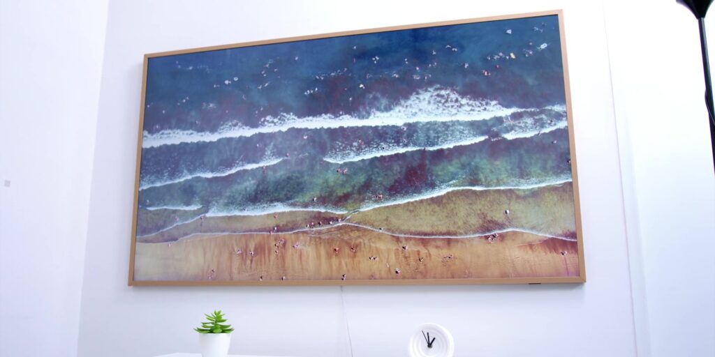 R2 Art 1080p 6 Reasons To Get The Samsung Frame 2021.mp400012