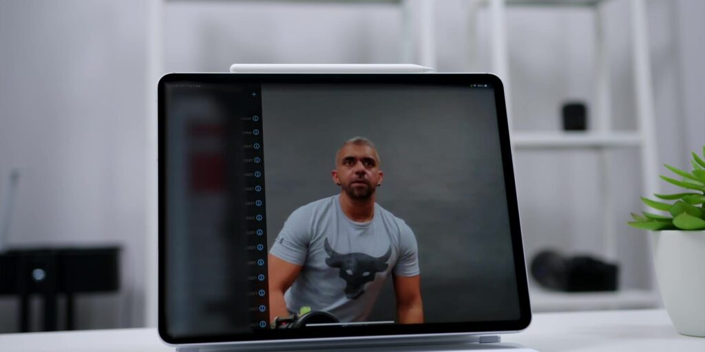 Centre Stage 1080p The TRUTH About The 2021 M1 iPad Pro After 2 Weeks.mp400015