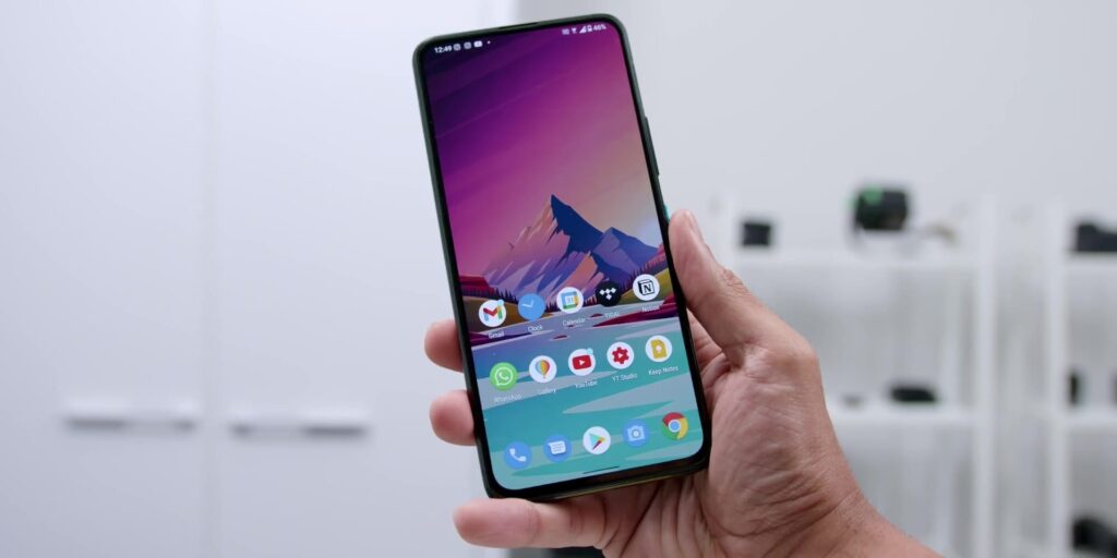 ASUS Zenfone 8 Flip: Gimmick or Flipping Good? 10 Display 2 1080p ASUS Zenfone 8 Flip.mp400016
