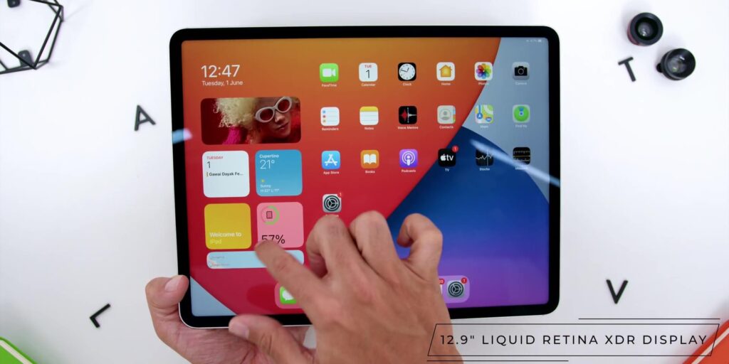 1080p Apple M1 iPad Pro Unboxing And First Impressions.mp400017