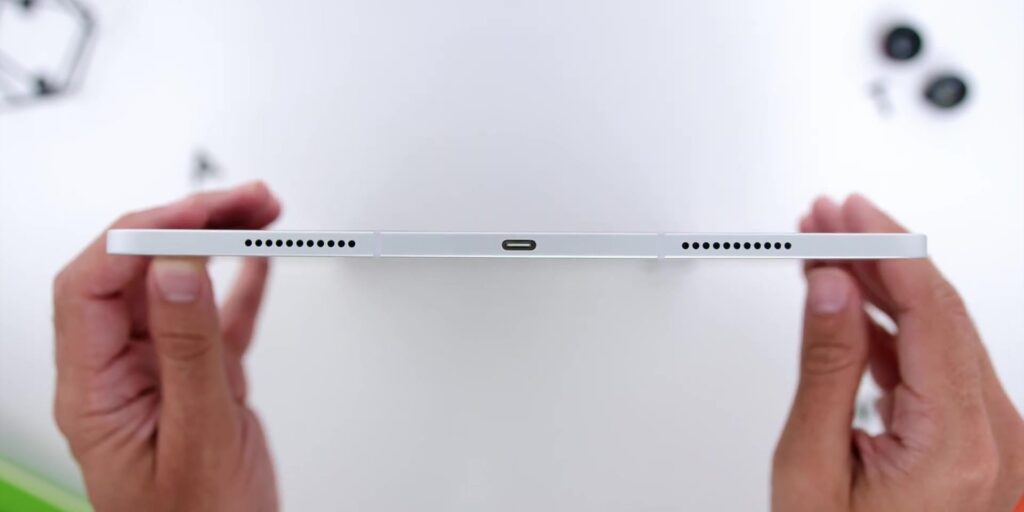 1080p Apple M1 iPad Pro Unboxing And First Impressions.mp400014