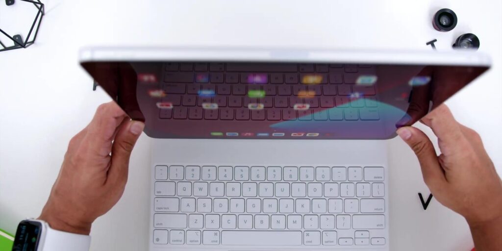 1080p Apple M1 iPad Pro Unboxing And First Impressions.mp400030