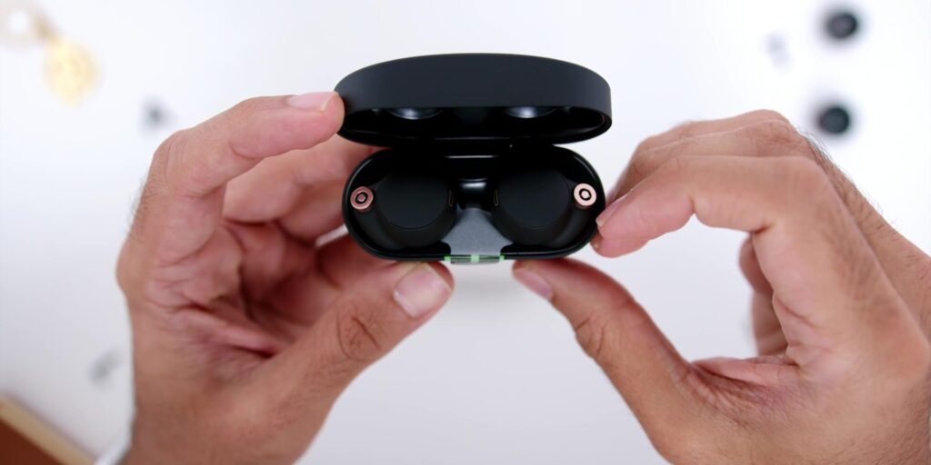 1. Earbuds case 1080p Sony WF 1000XM4.mp400003