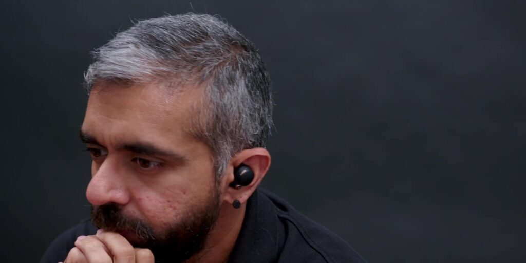 2. earbuds comfortable 1080p Sony WF 1000XM4.mp400021