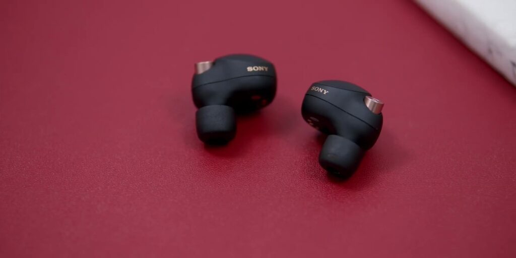 2. earbuds 1080p Sony WF 1000XM4.mp400014