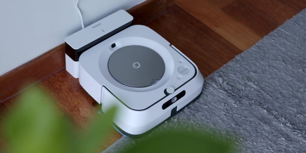 iRobot Roomba i7+ & Braava Jet m6: The Perfect Duo of Robotic Vacuum Cleaner & Mop For 2021! 13 2. Front view 1080p iRobot Roomba i7 And Braava Jet M6.mp400018