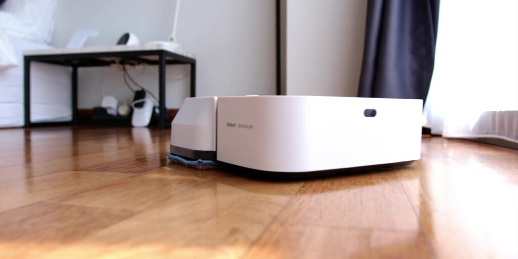iRobot Roomba i7+ & Braava Jet m6: The Perfect Duo of Robotic Vacuum Cleaner & Mop For 2021! 14 2. back view 1080p iRobot Roomba i7 And Braava Jet M6.mp400020