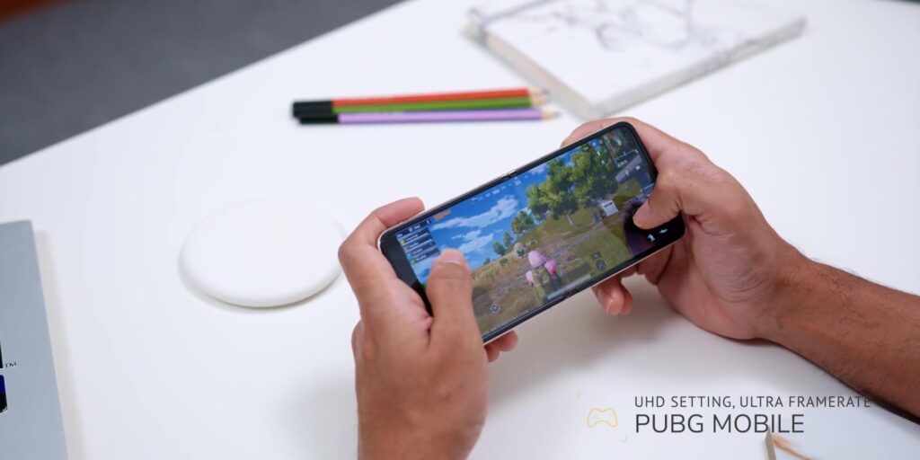 9.2 gaming pubg 1080p Samsung Galaxy Z Flip3 Review.mp400029