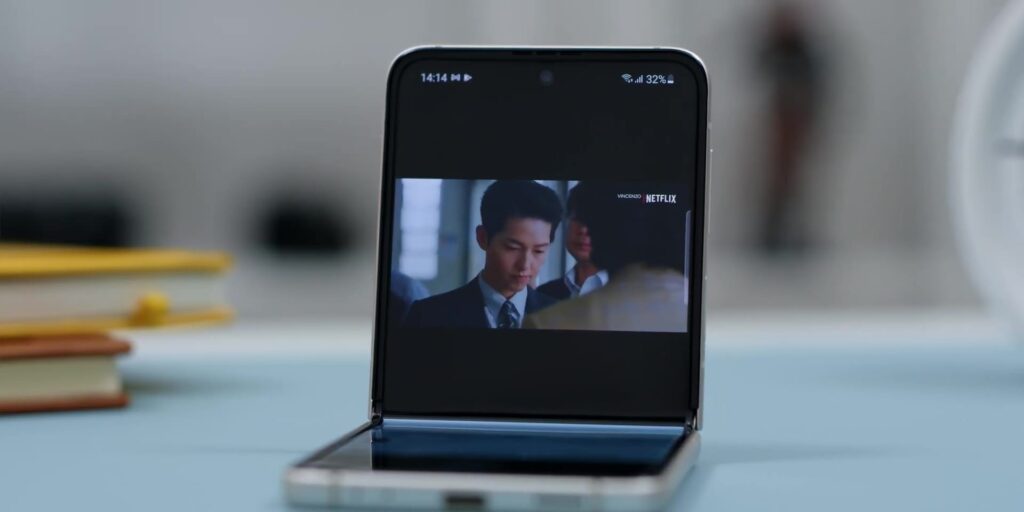 4.2 flex mode 1080p Samsung Galaxy Z Flip3 Review.mp400010