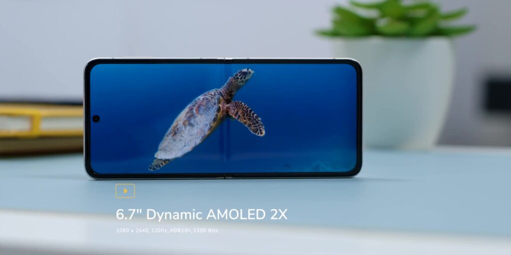 4.1 unfolded screen spec 1080p Samsung Galaxy Z Flip3 Review.mp400009