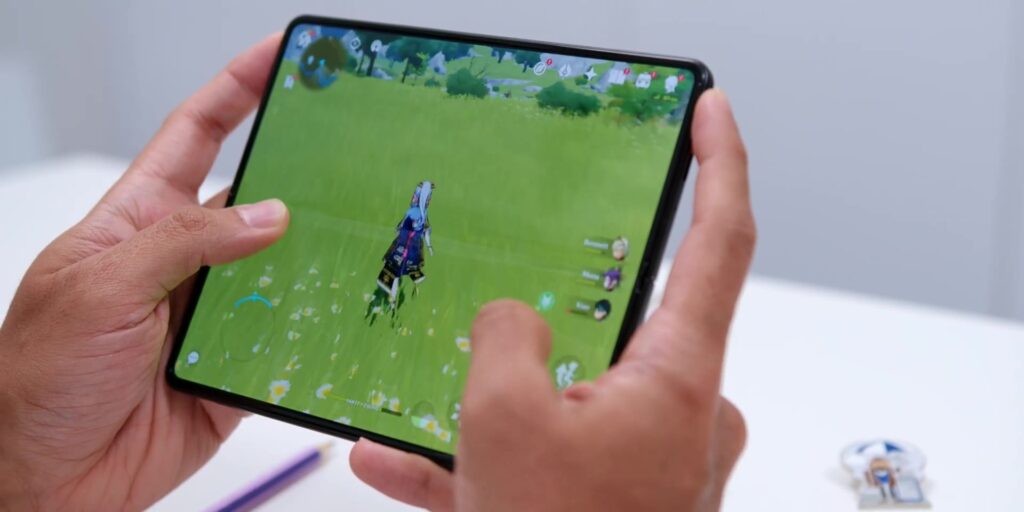 Samsung Galaxy Z Fold 3 Full Review: Third Time's A Charm?! 🤔 37 9.1 gaming genshin 1080p Samsung Z Fold3 Full Review.mp400042