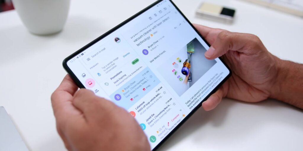 Samsung Galaxy Z Fold 3 Full Review: Third Time's A Charm?! 🤔 33 6.5 dual screen 1080p Samsung Z Fold3 Full Review.mp400038