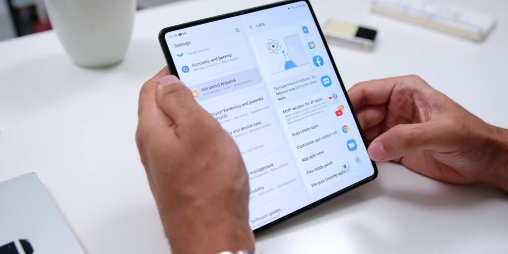 Samsung Galaxy Z Fold 3 Full Review: Third Time's A Charm?! 🤔 32 6.4 pin fav apps 1080p Samsung Z Fold3 Full Review.mp400037
