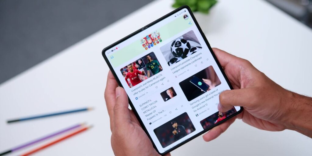 Samsung Galaxy Z Fold 3 Full Review: Third Time's A Charm?! 🤔 29 6.1 swipe left google feed 1080p Samsung Z Fold3 Full Review.mp400034