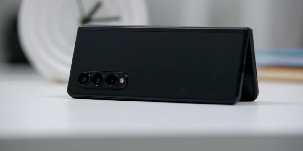 Samsung Galaxy Z Fold 3 Full Review: Third Time's A Charm?! 🤔 8 2.7 A design 1080p Samsung Z Fold3 Full Review.mp400009