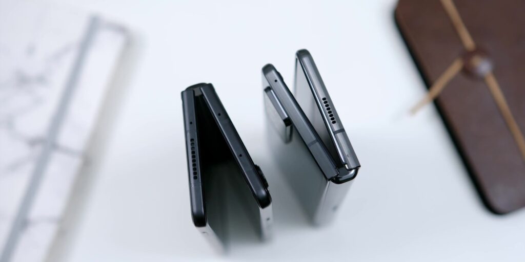 Samsung Galaxy Z Fold 3 Full Review: Third Time's A Charm?! 🤔 7 2.6 improved hinge 1080p Samsung Z Fold3 Full Review.mp400008