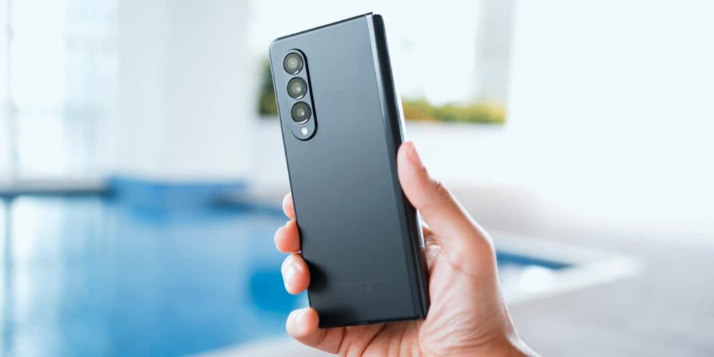 Samsung Galaxy Z Fold 3 Full Review: Third Time's A Charm?! 🤔 4 2.2 back view 1080p Samsung Z Fold3 Full Review.mp400004