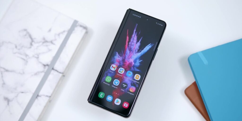 Samsung Galaxy Z Fold 3 Full Review: Third Time's A Charm?! 🤔 3 2.1 front build 1080p Samsung Z Fold3 Full Review.mp400003