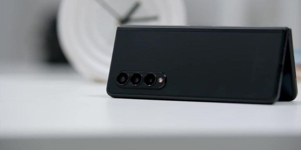 1.1 Build quality 1080p Samsung Z Fold3 Vs Z Fold2 Hands On Comparison.mp400002