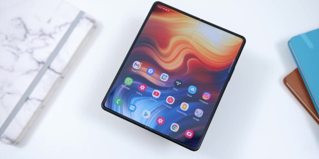 0.1 intro 1080p Samsung Z Fold3 Vs Z Fold2 Hands On Comparison.mp400021