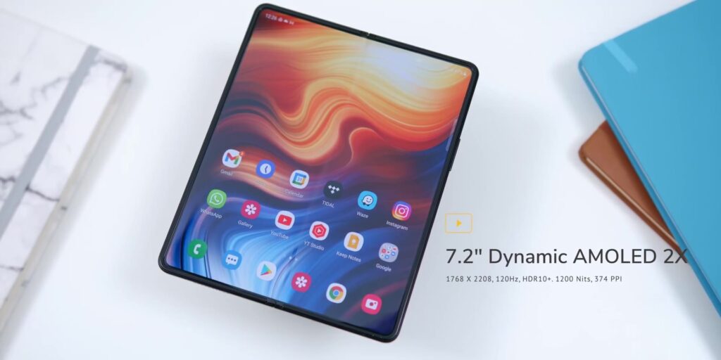 2.2 display spec 1080p Samsung Z Fold3 Vs Z Fold2 Hands On Comparison.mp400013