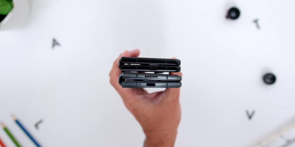 1.8 down below 1080p Samsung Z Fold3 Vs Z Fold2 Hands On Comparison.mp400009