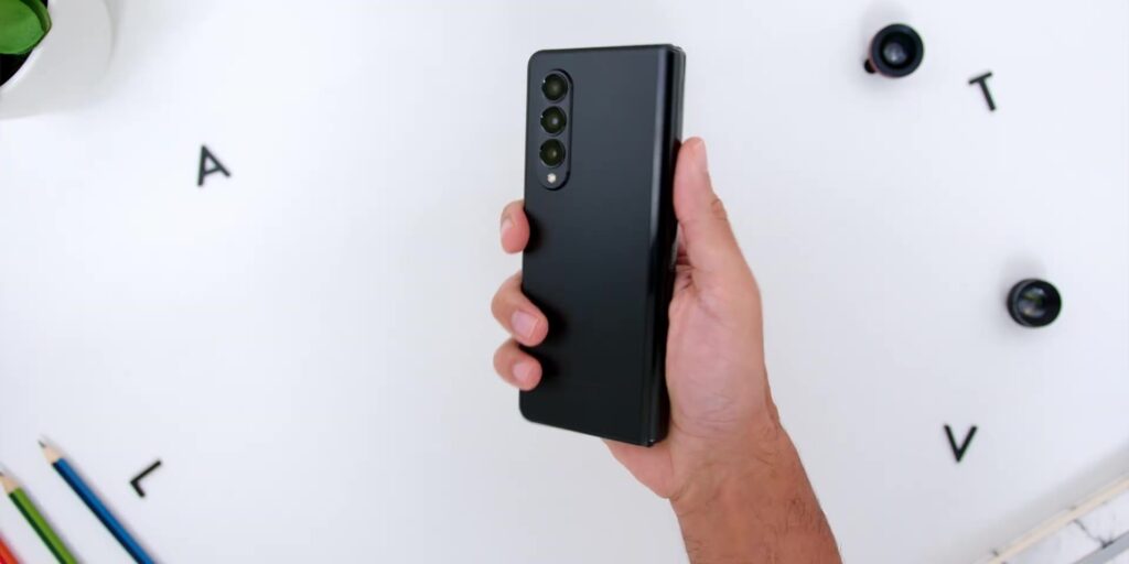 1.3 matte finish 1080p Samsung Z Fold3 Vs Z Fold2 Hands On Comparison.mp400004