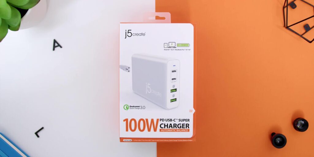 3.2 charger box 1080p Best Work From Home WFH Accessories With J5Create.mp400020