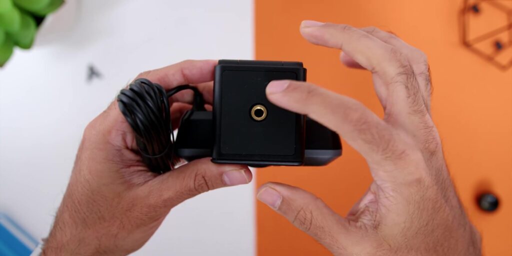 1.7 webcam tripod thread 1080p Best Work From Home WFH Accessories With J5Create.mp400009