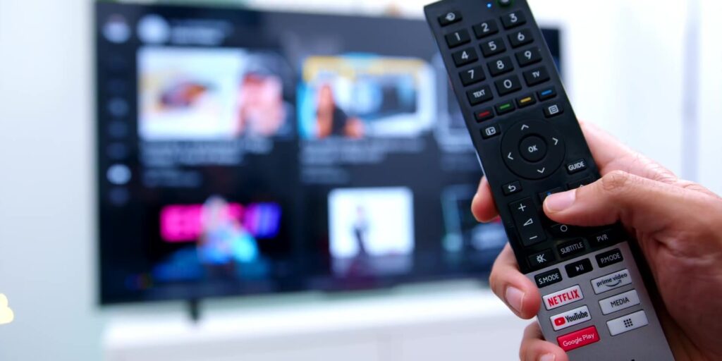 3.2 mic on remote 1080p Toshiba M550 UHD 4K Android TV POWERFUL Sound Amazing Picture Quality.mp400017