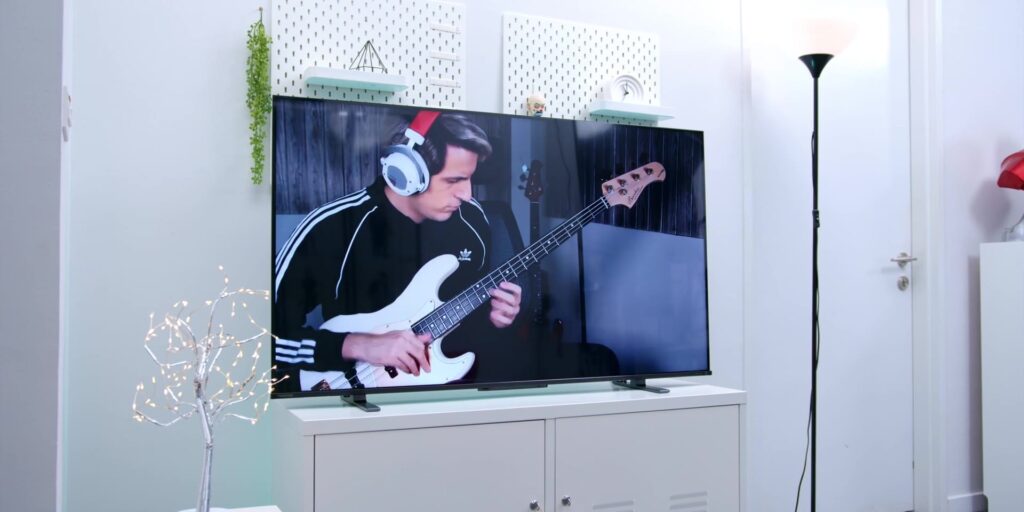 2.3 thick sound 1080p Toshiba M550 UHD 4K Android TV POWERFUL Sound Amazing Picture Quality.mp400015