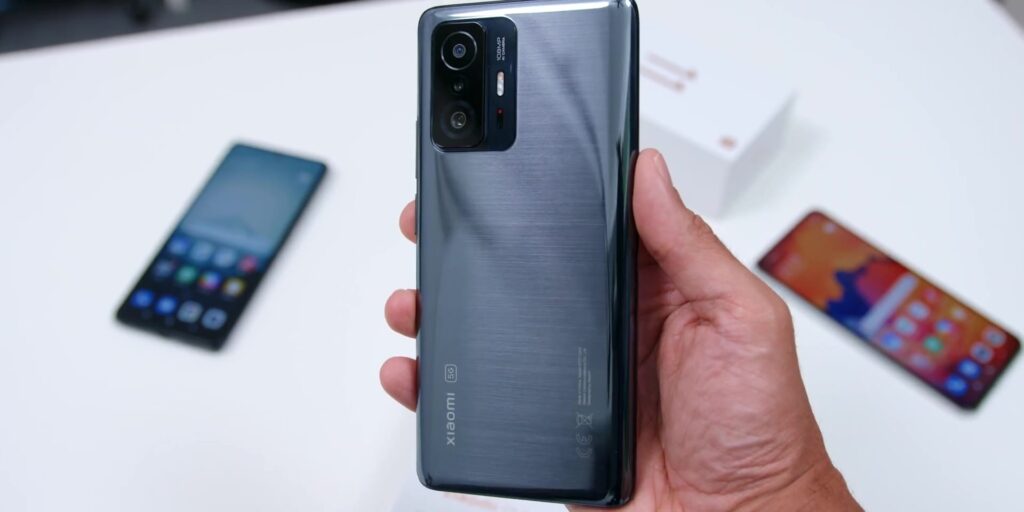 Xiaomi 11T vs Xiaomi 11T Pro: Unboxing and First Impressions 8 2.3 gun metal etch 1080p Xiaomi 11T 11T Pro Unboxing First Impressions.mp400008