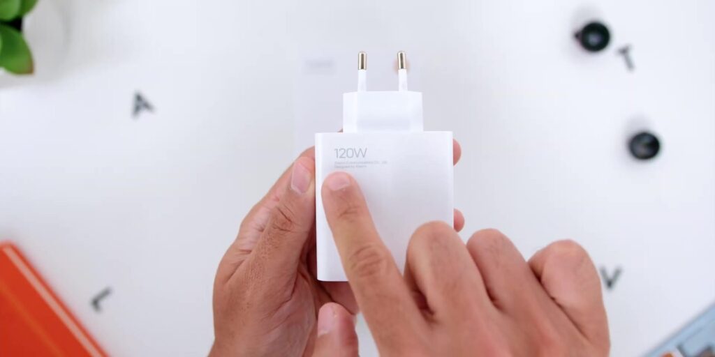 Xiaomi 11T vs Xiaomi 11T Pro: Unboxing and First Impressions 6 1.5 120w charger 1080p Xiaomi 11T 11T Pro Unboxing First Impressions.mp400005
