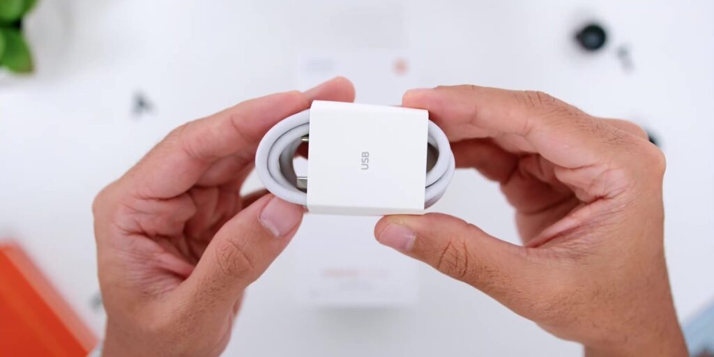 Xiaomi 11T vs Xiaomi 11T Pro: Unboxing and First Impressions 5 1.4 usb cable 1080p Xiaomi 11T 11T Pro Unboxing First Impressions.mp400004