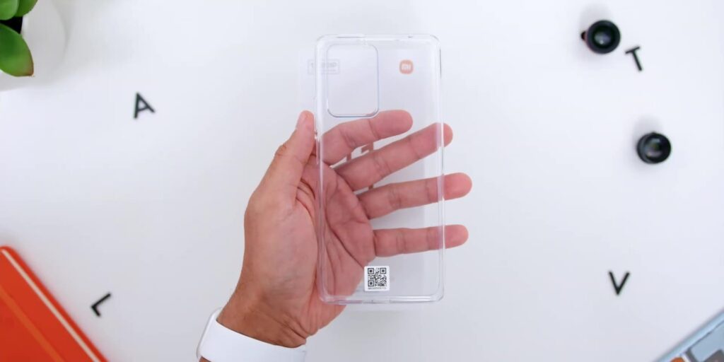 Xiaomi 11T vs Xiaomi 11T Pro: Unboxing and First Impressions 4 1.3 soft case 1080p Xiaomi 11T 11T Pro Unboxing First Impressions.mp400003