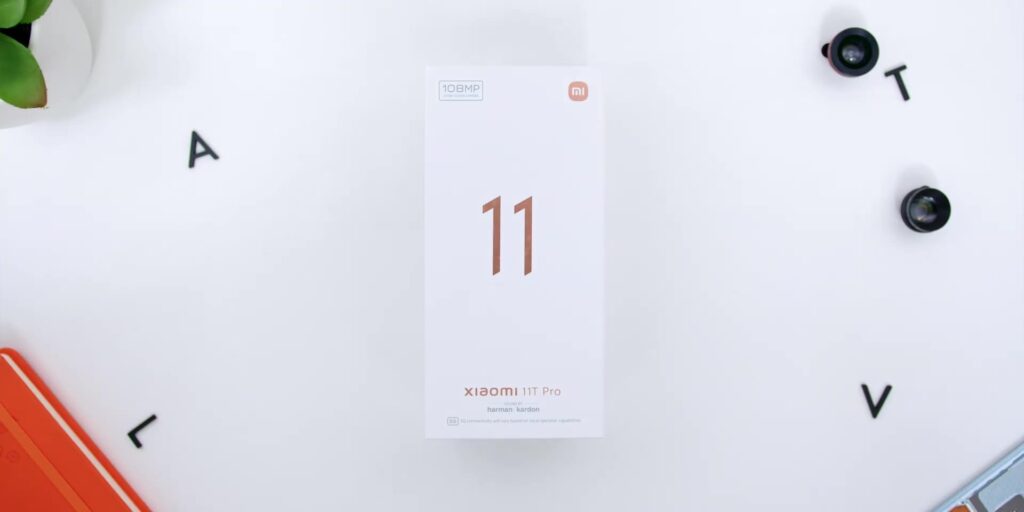 Xiaomi 11T vs Xiaomi 11T Pro: Unboxing and First Impressions 2 1.1 unboxing front 1080p Xiaomi 11T 11T Pro Unboxing First Impressions.mp400001