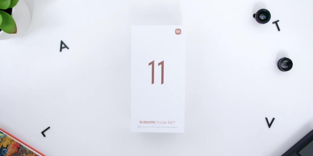 1.1 unboxing front 1080p Xiaomi 11 Lite 5G NE.mp400002