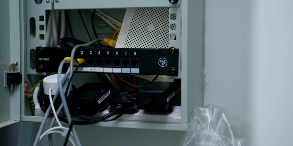 2.4 bad location 2 1080p Having Slow Internet Issues Try THIS The Speed is in Your Hardware.mp400015