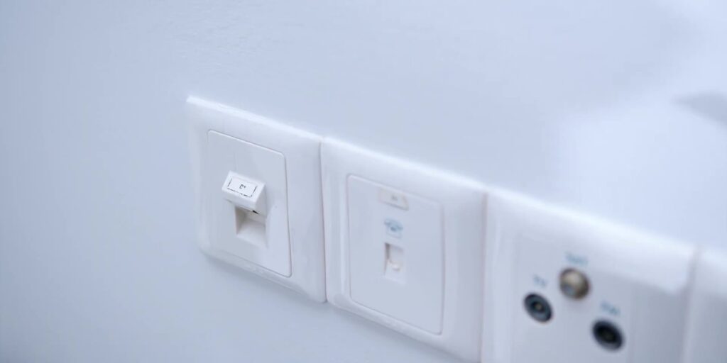 1.10 LAN wall socket 1080p Having Slow Internet Issues Try THIS The Speed is in Your Hardware.mp400010