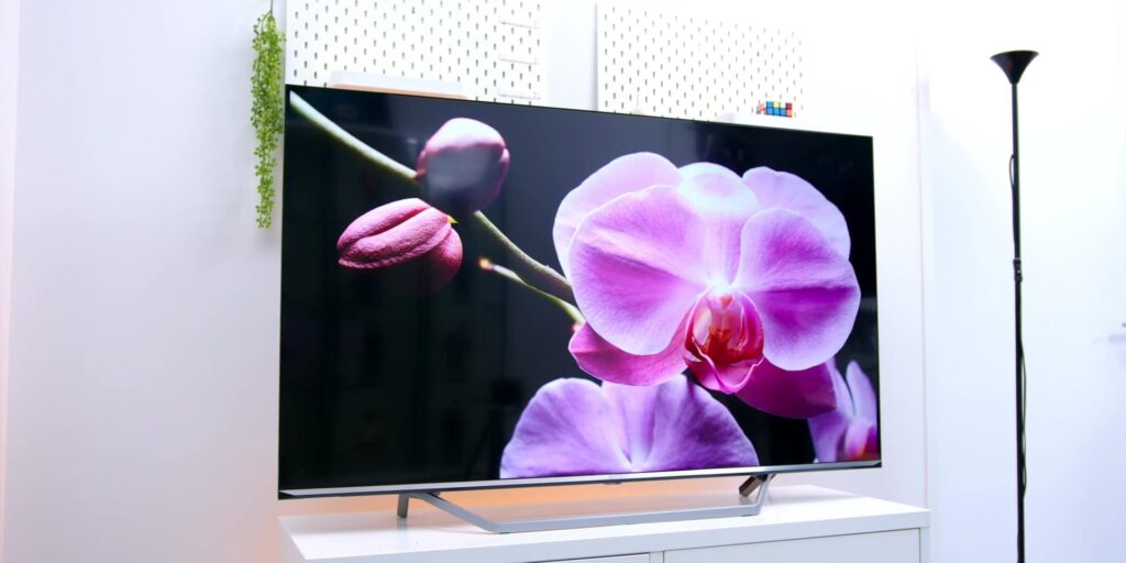 THE BEST BANG FOR YOUR BUCK 4K Dolby Vision & Atmos TV ??? 🤔 : Hisense U7G Review 1 2.2 near bezelless screen 1080p Best TV For The Price Hisense U7G.mp400005