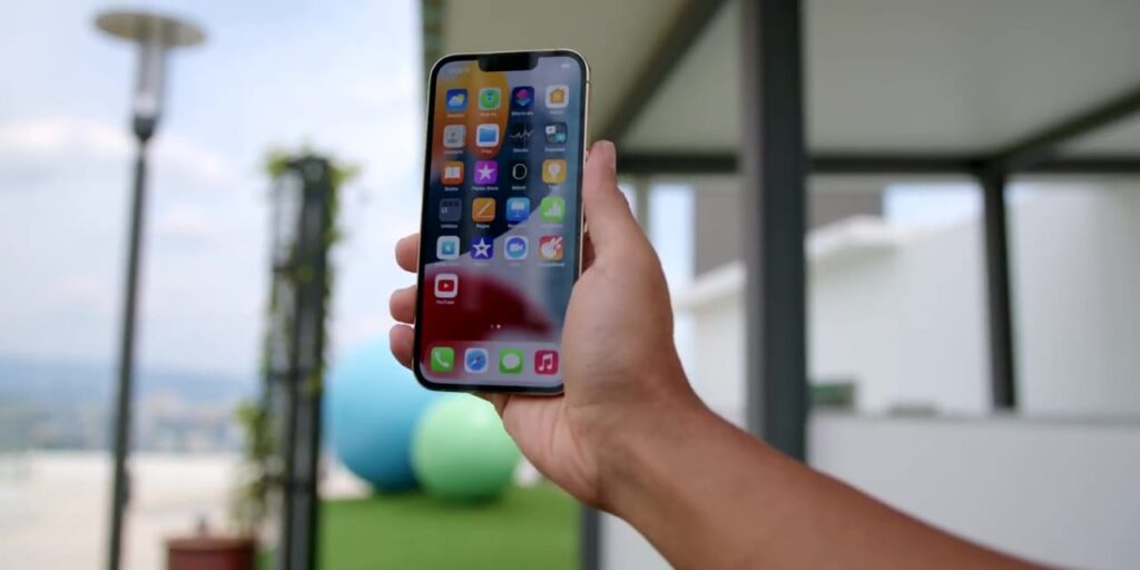 3.3 super bright daylight 1080p iPhone 13 Pro And iPhone 13 Pro Max In Depth Review v2.mp400012