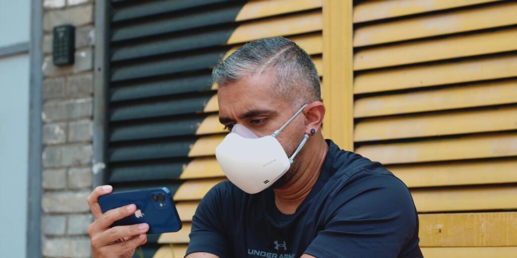 LG PuriCare™ Wearable Air Purifier: The Protection You DESERVE! 😷 23 4.3 app connection 1080p LG PuriCare Wearable Air Purifier v2.mp400030