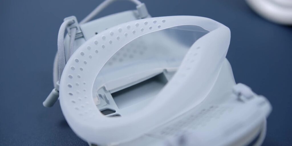 LG PuriCare™ Wearable Air Purifier: The Protection You DESERVE! 😷 17 2.14 face guard on 1080p LG PuriCare Wearable Air Purifier v2.mp400025