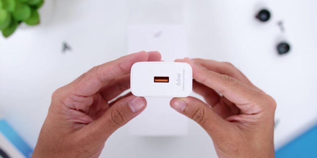 5.2 66w charger 1080p Honor 50 1st impressions.mp400035