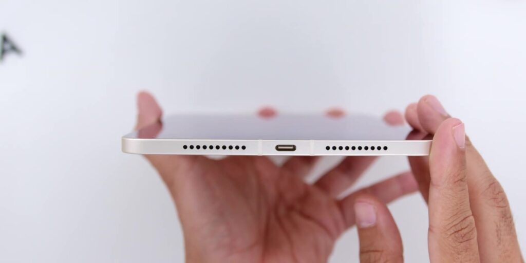 2021 iPad Mini Unboxing & First Impressions: The BEST Generation iPad Mini? 🤔 8 3.1 bottom ports 1080p 2021 iPad Mini Unboxing First Impressions The BEST Generation iPad Mini.mp400013
