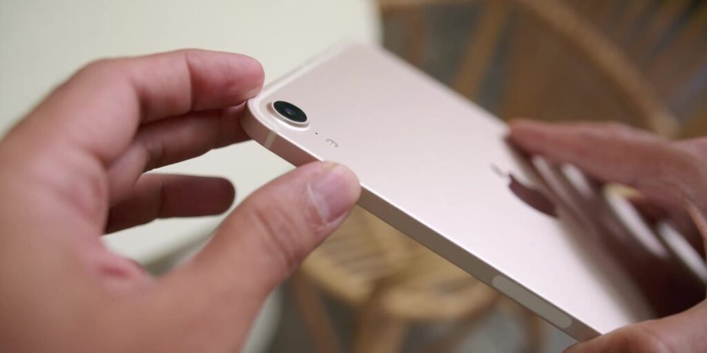 2021 iPad Mini Unboxing & First Impressions: The BEST Generation iPad Mini? 🤔 7 2.3 lil cam bump 1080p 2021 iPad Mini Unboxing First Impressions The BEST Generation iPad Mini.mp400011